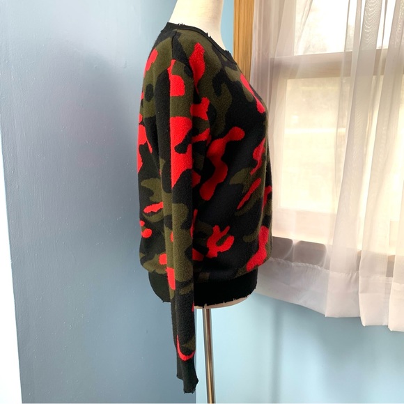 Elan Camouflage Crewneck Sweater with Distressed Edges - Picture 5 of 8